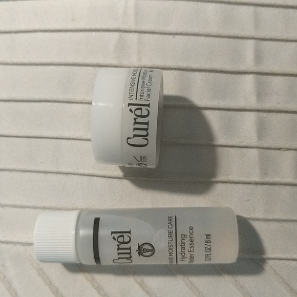 Hydrating Water Essence and Intensive Moisture Facial Cream - Picture 2 of 3